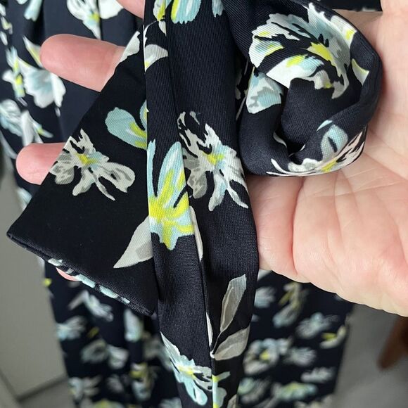 Nanette Lepore Navy and White Floral Robe w Belt - Picture 3 of 9